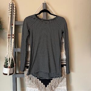 Lululemon Black White Striped Long Sleeve Fitted Stretch Shirt Size 6 #inv136